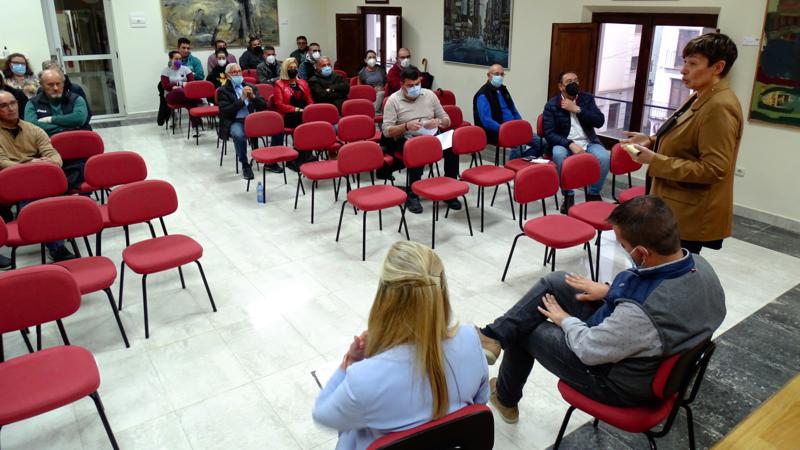 El Ayuntamiento se reúne con las entidades festeras