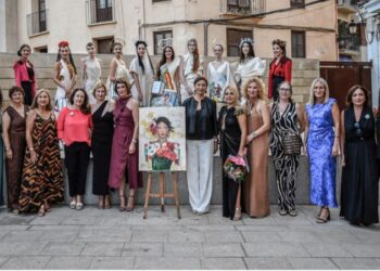El desfile «Sorolla» ilumina Segorbe en la lucha contra el cáncer