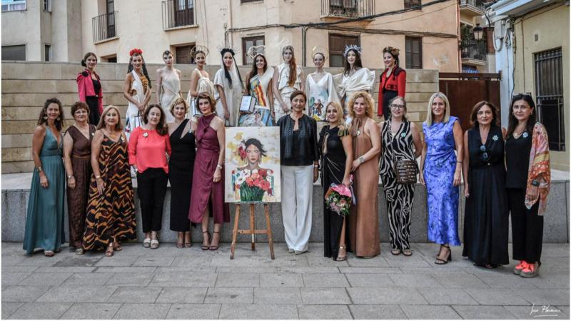 El desfile «Sorolla» ilumina Segorbe en la lucha contra el cáncer