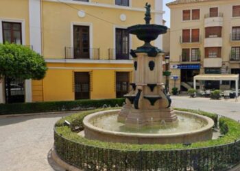 El Ayuntamiento licita las labores de limpieza y restauración de la fuente ornamental de la plaza del Agua Limpia