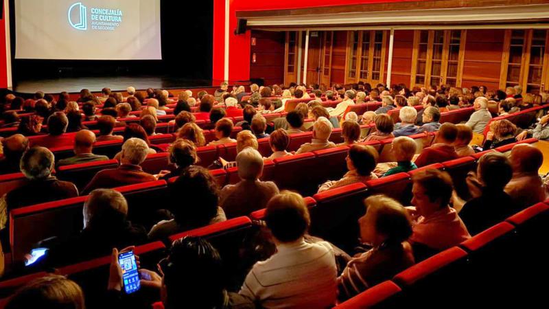 Segorbe proyectó ‘Los domingos’, la película más nominada a los Premios Goya 2026, en una sesión gratuita que llenó el Teatro Serrano