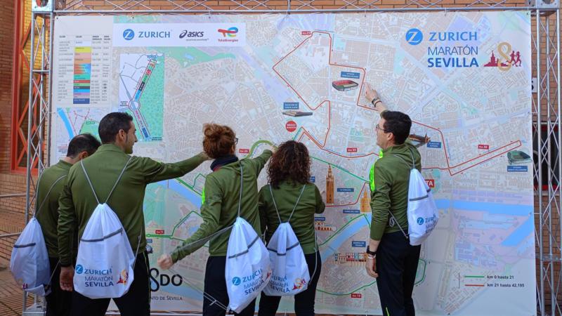 Pilar, Elena, Pablo, Javi e Isaac cumplen en Sevilla: el verde del Saltamontes brilla en el Guadalquivir