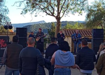 Un tardeo musical llena la tarde de Semana Santa en la cita organizada por la Comisión de Toros