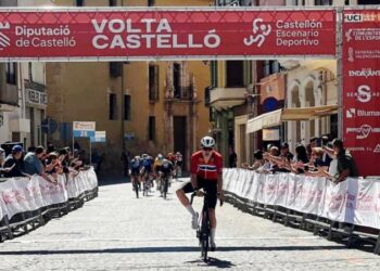 Segorbe cierra la 3ª etapa de la Volta Castelló con triunfo de Flaterud y corona de Van Kerckhove