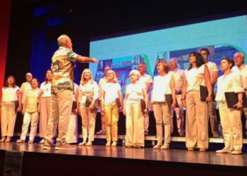 La Coral Polifónica Sierra d’Espadà celebra el 40 aniversario de la Asociación Navarro Reverter con un concierto en el Teatro Serrano