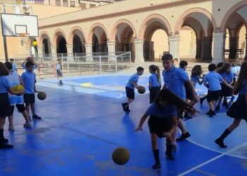 El Colegio El Seminario disfruta de una jornada de baloncesto con La Canasta Voladora del CB Segorbe