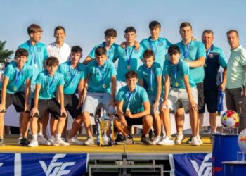 El Cadete Funeraria Robles del CDFS Segorbe recibe el trofeo de campeón de liga
