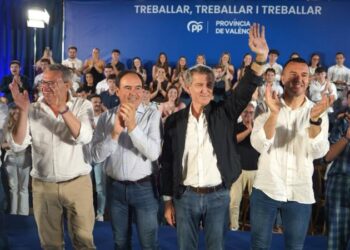 Feijóo y dirigentes del PP reúnen a cargos y militantes en un acto en Sueca con llamamiento a la movilización política