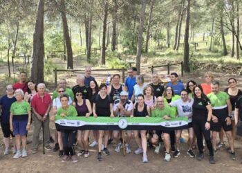 Treinta senderistas participan en la ruta organizada por el Club Atletismo Saltamontes por el entorno del Alto Palancia