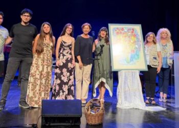La Combo Siglo XX llena de música y solidaridad el Teatro Serrano en beneficio de Manos Unidas Segorbe