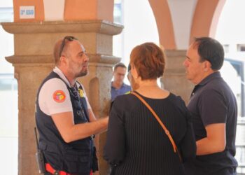 Pérez Llorca visita el seminario de Segorbe, habilitado como punto de atención para los desalojados por el incendio de La Vall d’Uixó