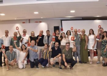 La Combo Siglo XX llena de música y solidaridad el Teatro Serrano en beneficio de Manos Unidas Segorbe
