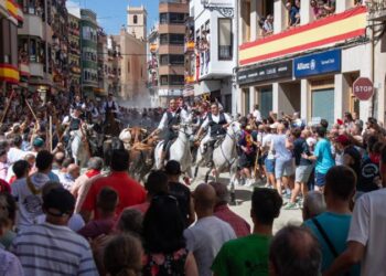 La quinta Entrada de Segorbe vuelve a llenar la calle Colón con una carrera de 52,05 segundos