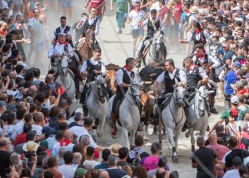 Germán Vidal y los caballistas conquistan una calle Colón abarrotada