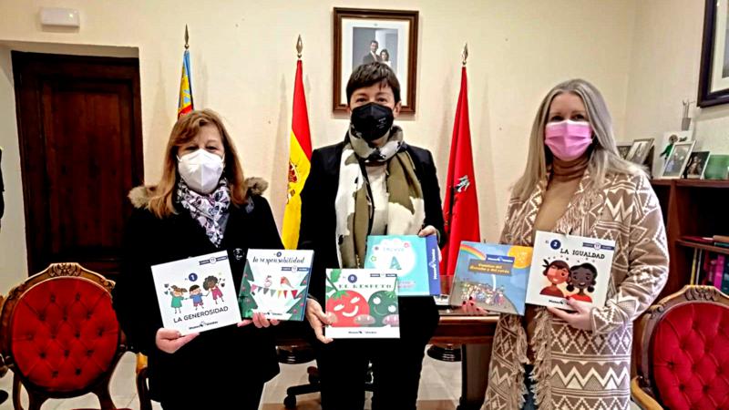Manos Unidas dona libros sobre educación en valores a Segorbe y Peñalba