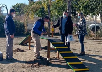 Se instalan nuevos juegos en el parque canino del Sector 1 de Segorbe
