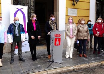 Segorbe se concentra en apoyo a la Mujer