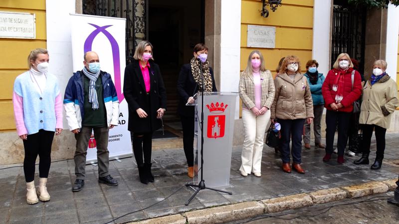 Segorbe se concentra en apoyo a la Mujer