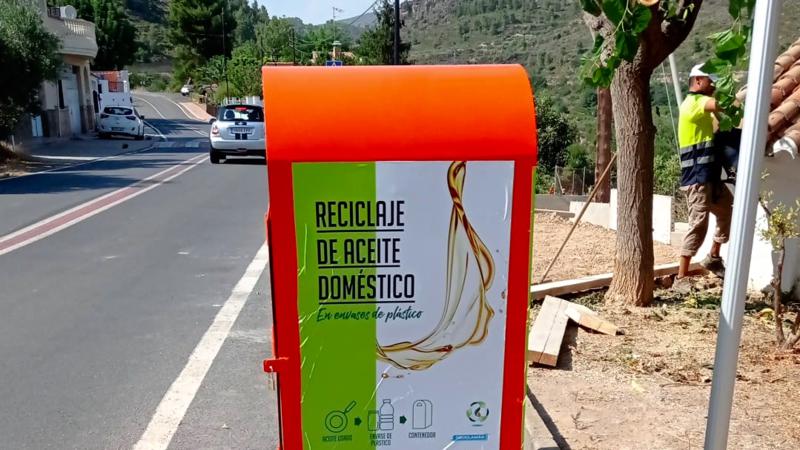 Nuevos contenedores de reciclaje de aceite en Segorbe