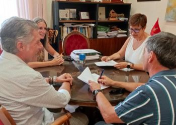 El Ayuntamiento y voluntarios de Caixabank desarrollarán un programa de educación financiera