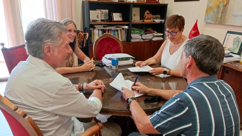 El Ayuntamiento y voluntarios de Caixabank desarrollarán un programa de educación financiera
