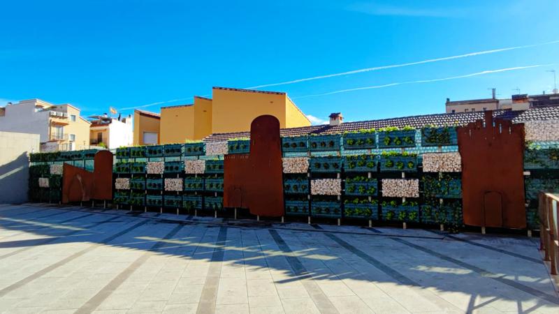 El Ayuntamiento renueva el jardín vertical y dos rotondas de Segorbe