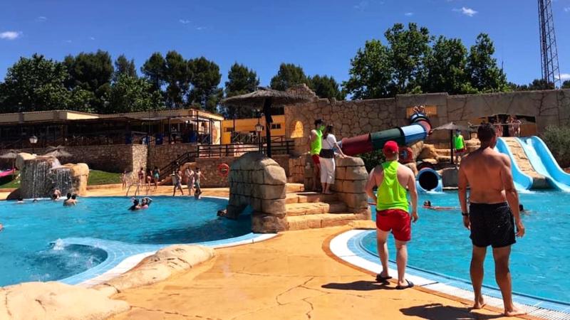 El Ayuntamiento reduce las tasas de las piscinas municipales a las familias monoparentales