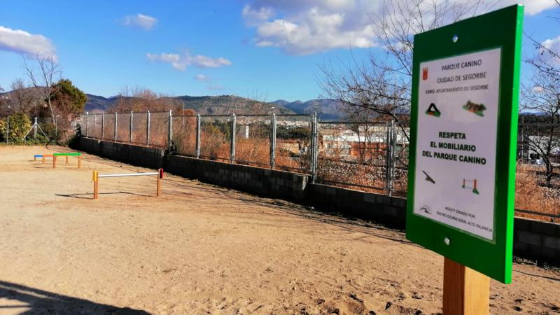 El Ayuntamiento contrata el mantenimiento y desinfección anual de los tres parques caninos