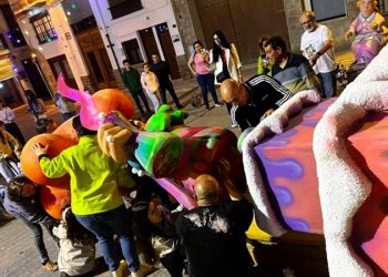 Fin de semana con aires falleros y con encuentro de bolilleras