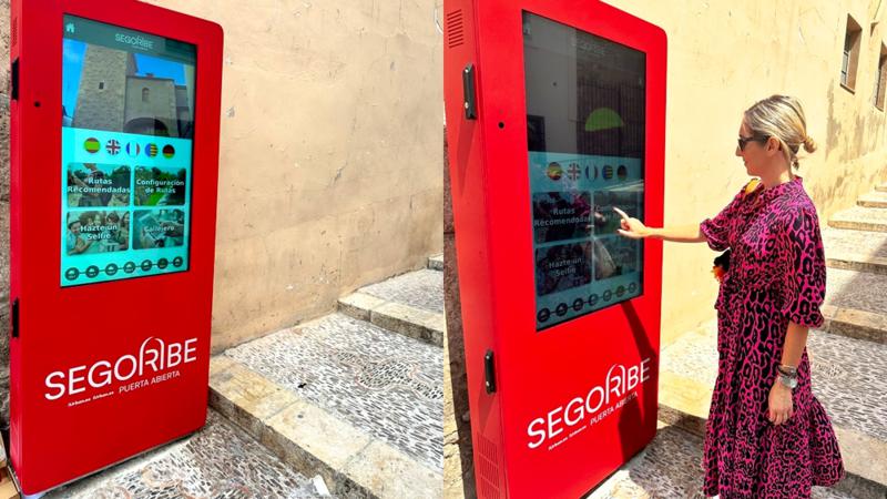 Turismo instala una oficina virtual en las escaleras de la catedral