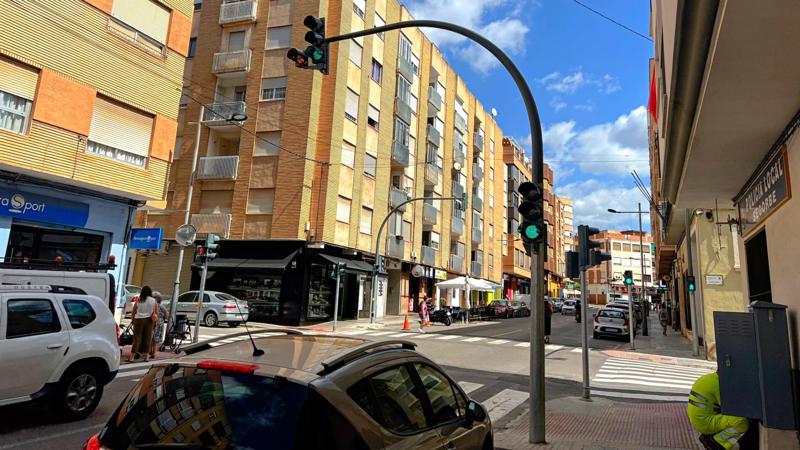 Nuevos semáforos para regular el tráfico en avda. Fray Luis Amigó con calle Sagunto