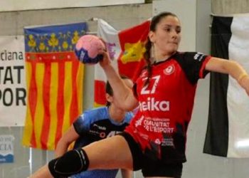 La segorbina Laura Ferrer Carot con la Real Federación Española de Balonmano
