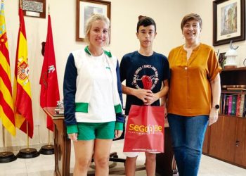 Hugo Arnalte recibe la subvención de deportistas de élite de Segorbe