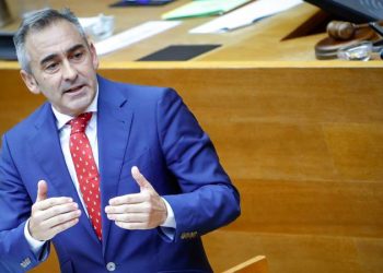 Barrachina: “La misma izquierda que bajó el impuesto de sucesiones a las grandes empresas se opone a extenderlo también a todas las familias valencianas”