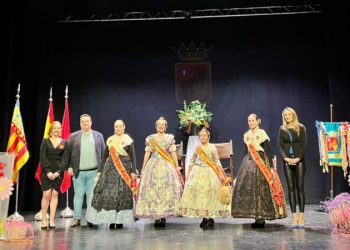 El Teatro Serrano acogió la exaltación de la Fallera Mayor e Infantil de la Plaza del Almudín