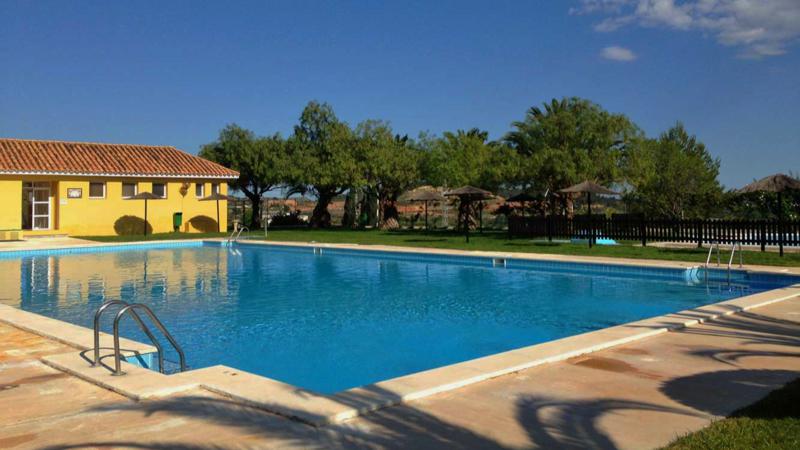 El Ayuntamiento saca a licitación la gestión del bar de la piscina de Peñalba
