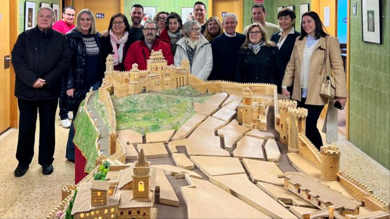 Una maqueta de la muralla de Segorbe preside el Edificio Glorieta
