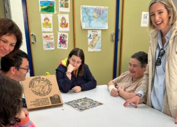 El GAL Palancia Mijares acerca ‘Territorio en juego’ al Centro Ocupacional de Segorbe para descubrir el patrimonio a través del juego de la oca