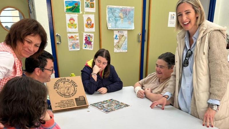 El GAL Palancia Mijares acerca ‘Territorio en juego’ al Centro Ocupacional de Segorbe para descubrir el patrimonio a través del juego de la oca