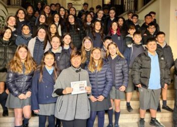 El Colegio Seminario visita el Ayuntamiento y entrega una postal navideña