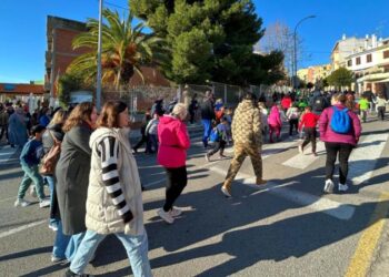 El CEIP Pintor Camarón celebra el Día de la Paz con una marcha solidaria por los colegios afectados por la DANA