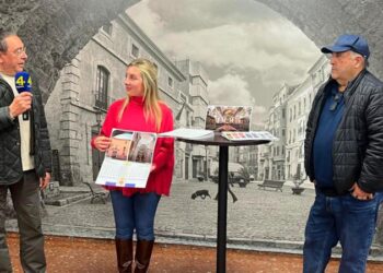 El Ayuntamiento comienza la entrega de calendarios 2025
