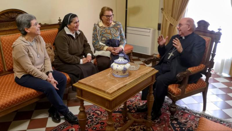 Las Hermanas Terciarias Capuchinas de la Sagrada Familia visitan a D. Casimiro como parte de su Visita Canónica General
