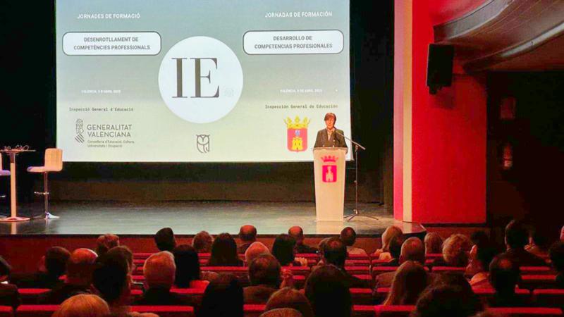 El Teatro Serrano recibe al cuerpo de inspectores de Educación de la Comunidad Valenciana