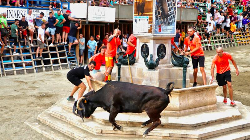 Las entradas para los entablados de la plaza de la Cueva Santa contarán con venta online en 2025