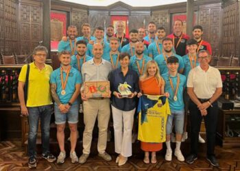 El Ayuntamiento homenajea al senior del CDFS por su victoria de Liga