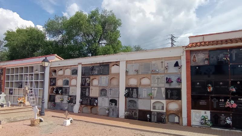 El Ayuntamiento renueva un bloque de 60 nichos del cementerio