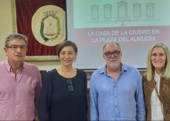 Segorbe revive su pasado con la conferencia de Vicente Palomar sobre la Casa de la Ciudad