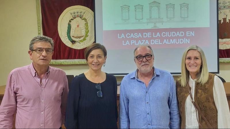 Segorbe revive su pasado con la conferencia de Vicente Palomar sobre la Casa de la Ciudad