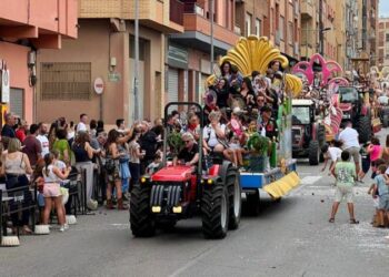 Pétalos, confeti y sonrisas: así vibró Segorbe en la Batalla de Flores